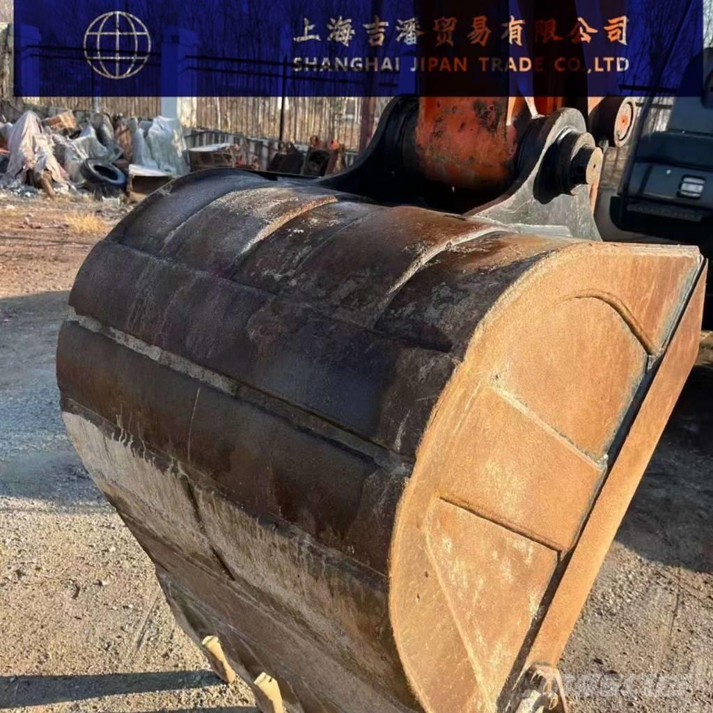 Hitachi ZX 200 Гусеничные экскаваторы