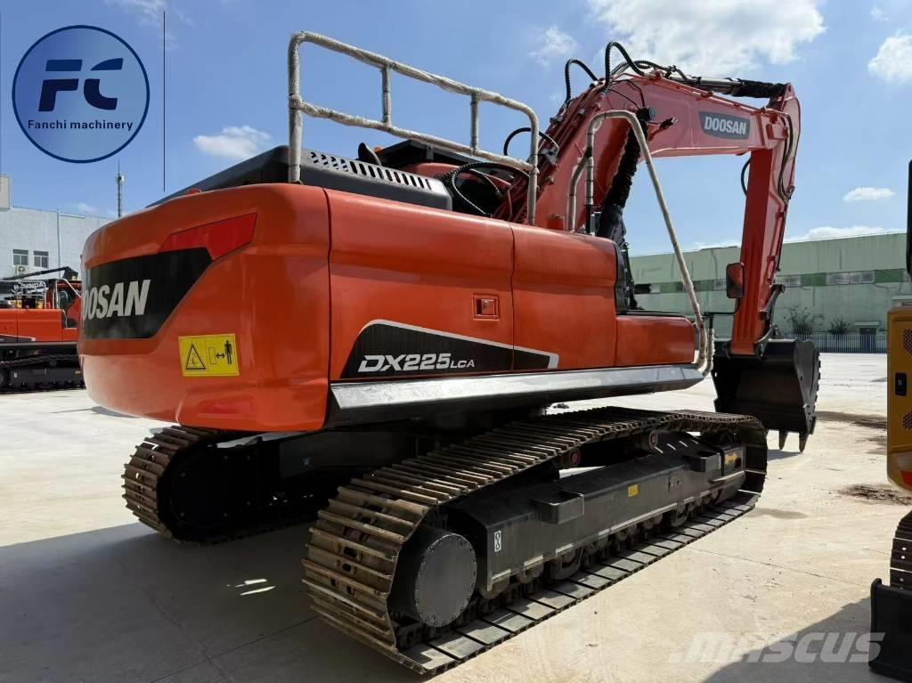 Doosan DX 225 LC Гусеничные экскаваторы