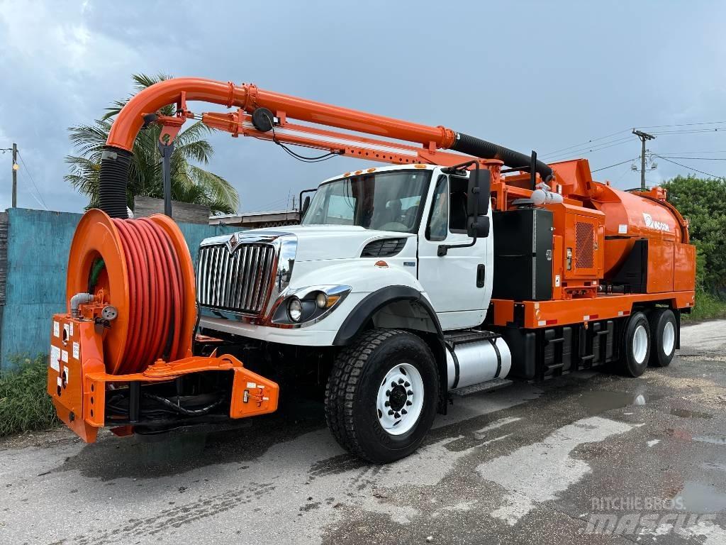 International 7400 Ассенизаторские машины