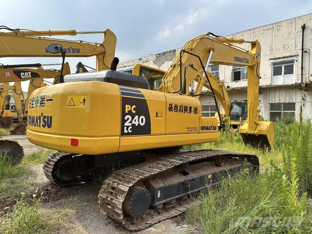 Komatsu PC240-8 Гусеничные экскаваторы