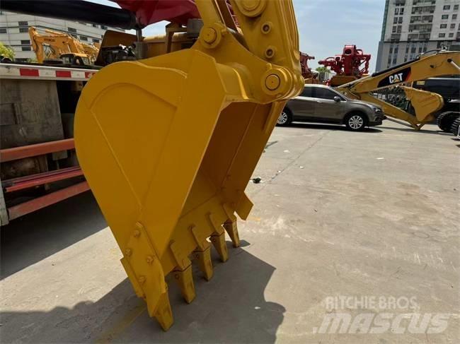 Komatsu PC 220 Гусеничные экскаваторы