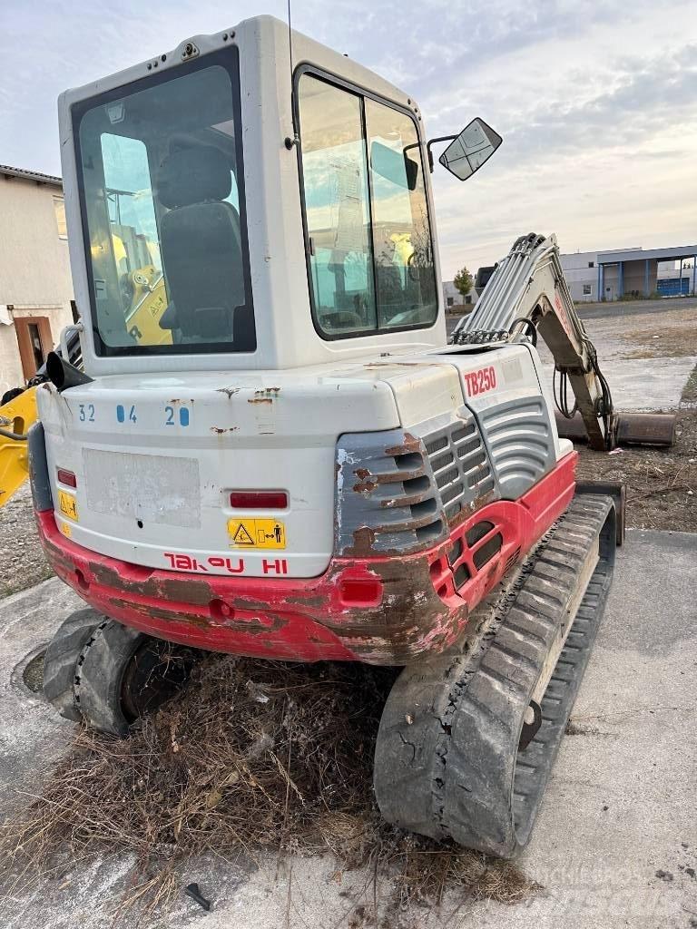Takeuchi TB250 Мини-экскаваторы