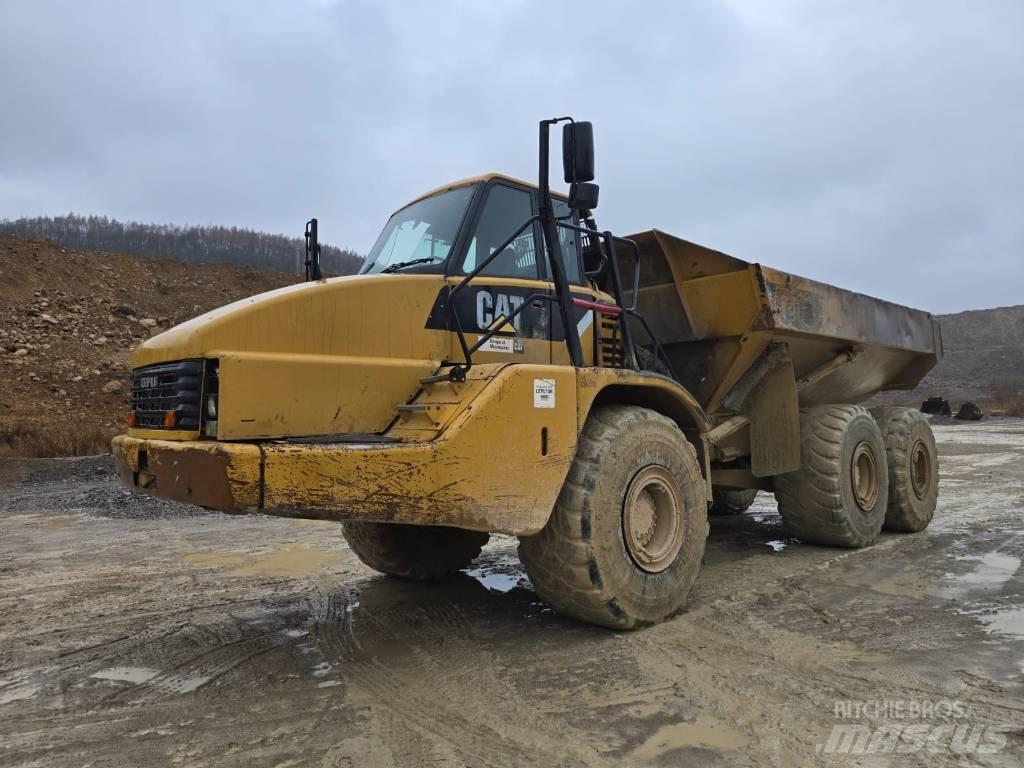 CAT 740 Шарнирно-сочленённые самосвалы