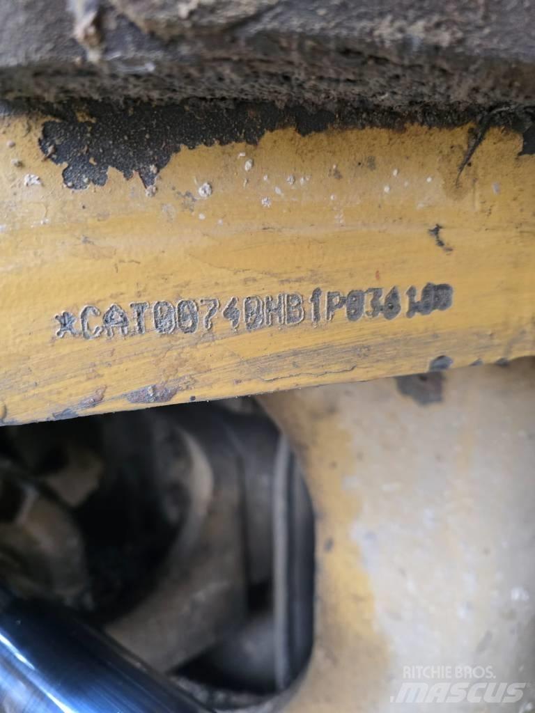 CAT 740 Шарнирно-сочленённые самосвалы