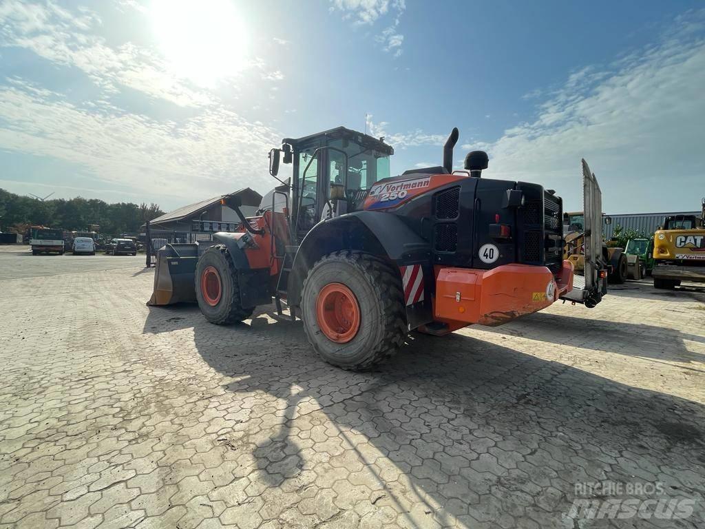 Hitachi ZW 250-6 Фронтальные погрузчики