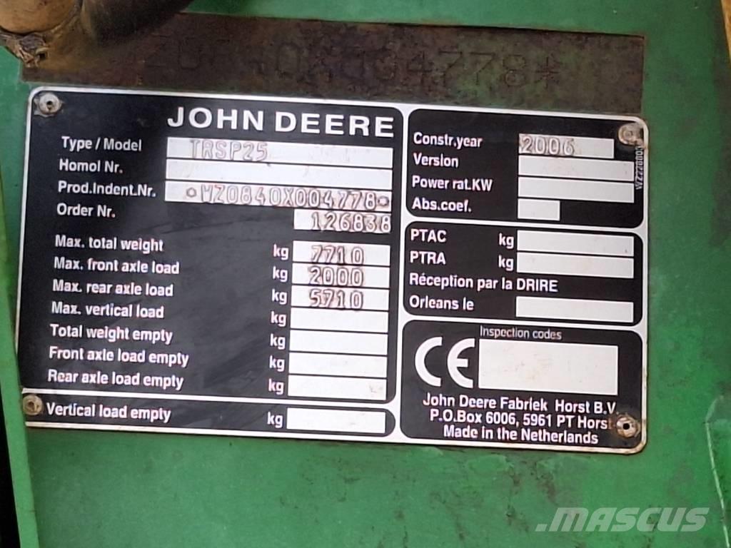 John Deere 840 Прицепные опрыскиватели