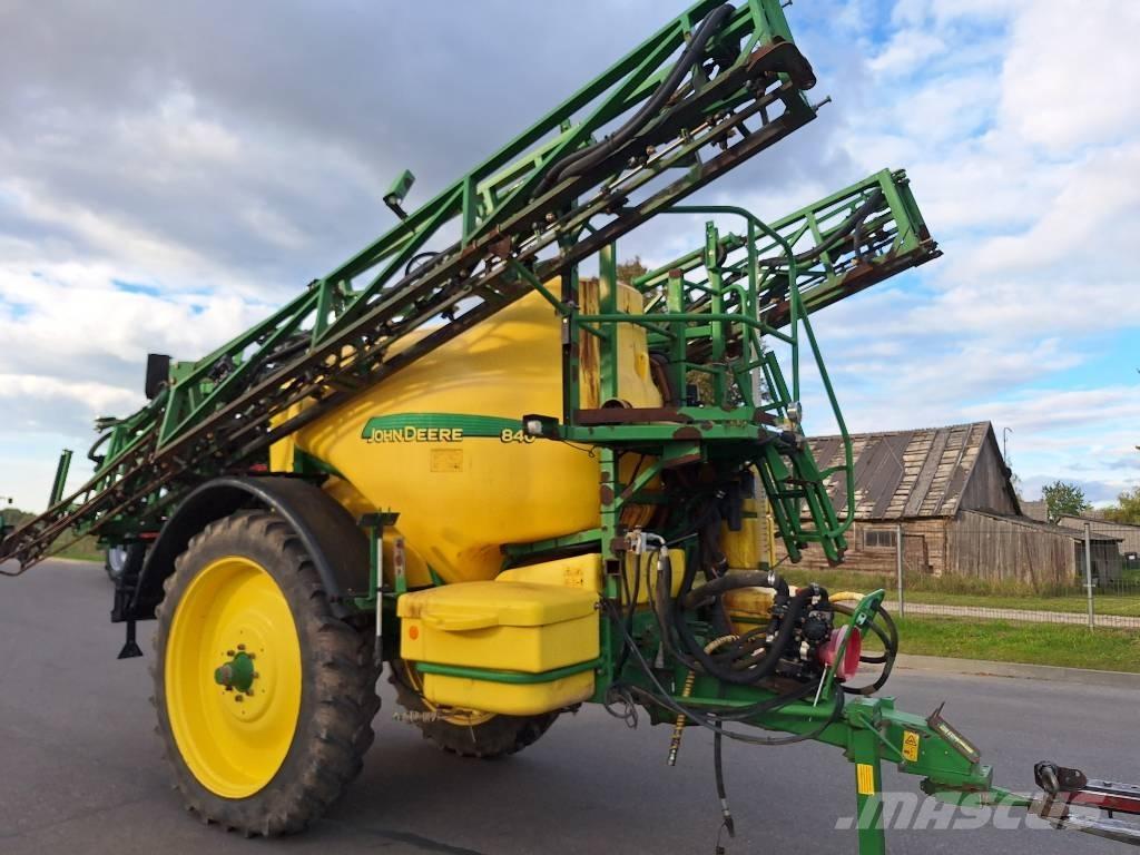 John Deere 840 Прицепные опрыскиватели