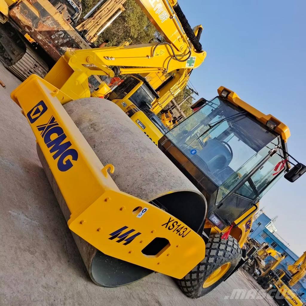 XCMG XS 143 J Грунтовые катки
