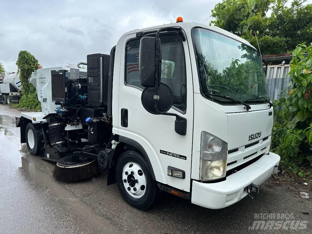 Isuzu NPR HD Уборочные машины