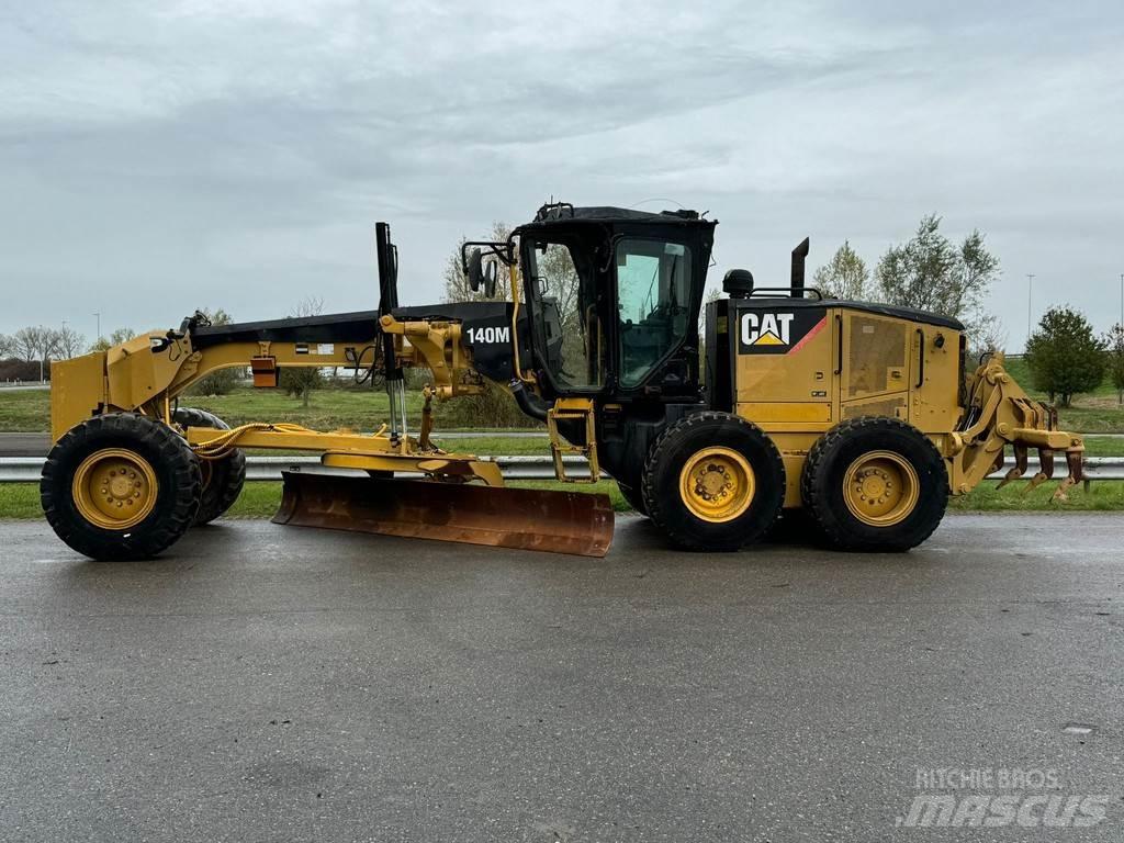 CAT 140M Грейдеры