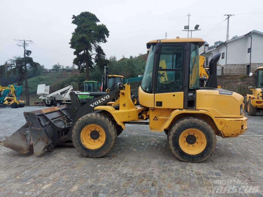 Volvo L 30 G Фронтальные погрузчики
