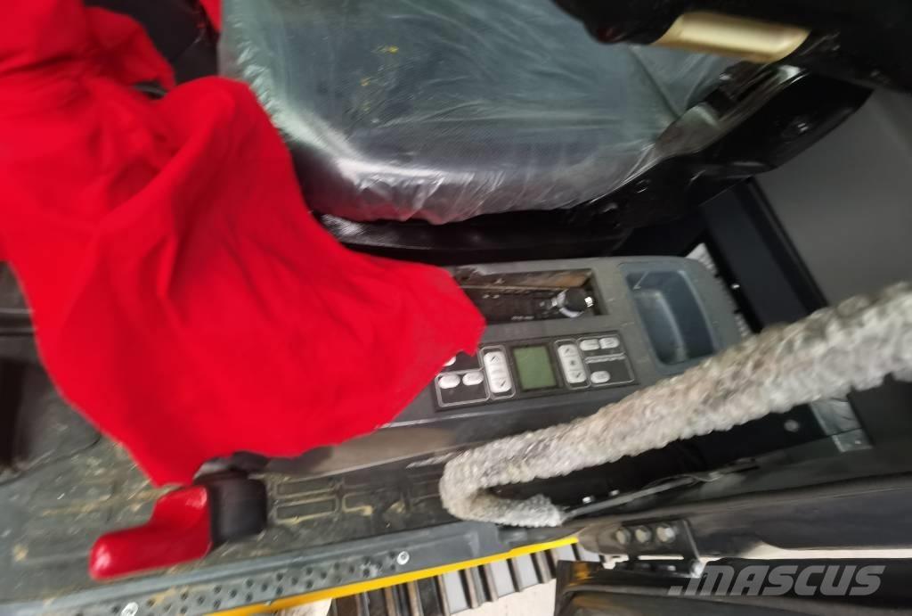 Komatsu PC 220-7 Гусеничные экскаваторы