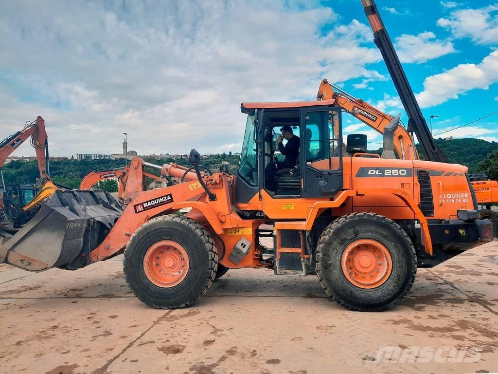 Doosan DL 250-3 Фронтальные погрузчики