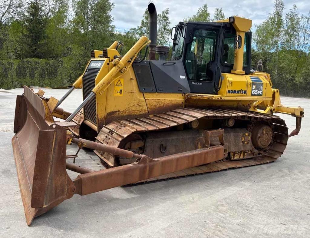 Komatsu D 65 PX-15 Гусеничные бульдозеры