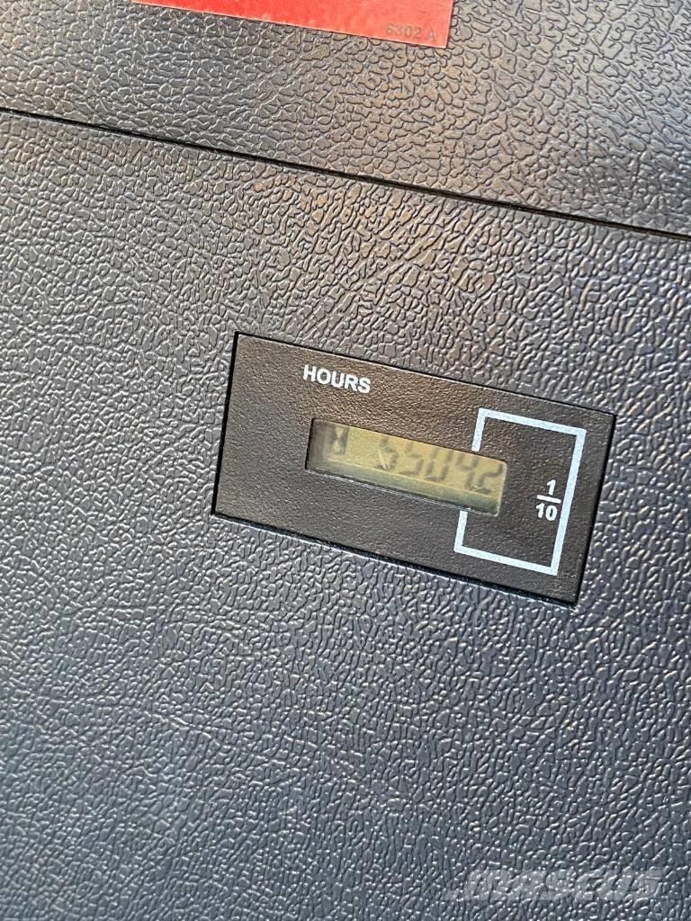 Hyundai HW 180 Колёсные экскаваторы