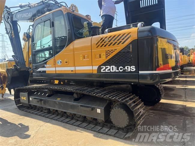 Hyundai Robex 220 LC Гусеничные экскаваторы
