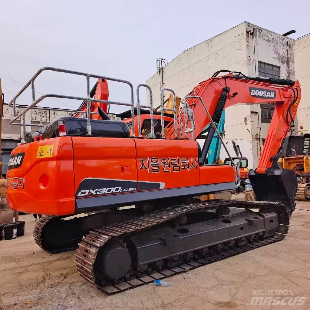 Doosan DX 300 Гусеничные экскаваторы