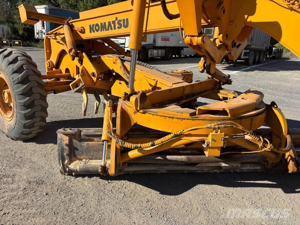 Komatsu GD 530 A Грейдеры