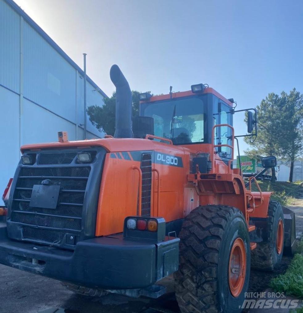 Doosan DL 300 Фронтальные погрузчики