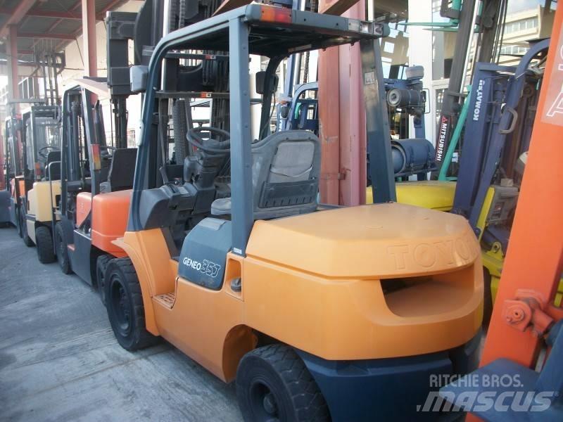 Toyota 7 FDJ 35 Дизельные погрузчики