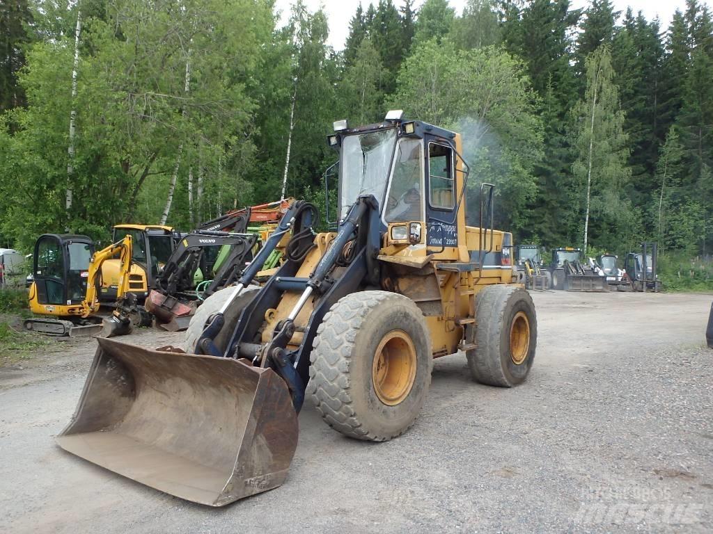 Komatsu WA 250-1 Фронтальные погрузчики