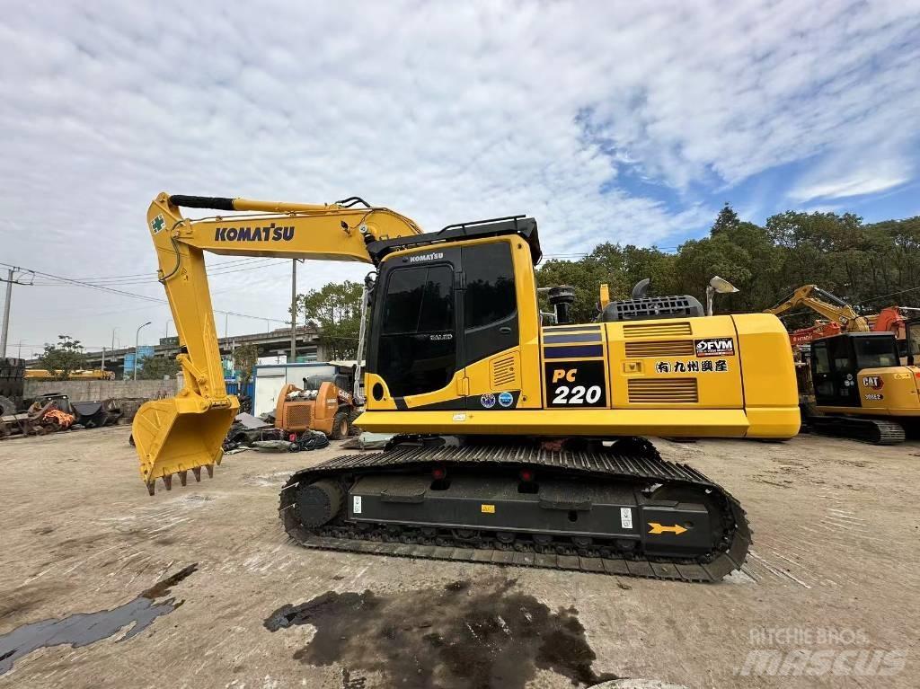 Komatsu PC 220 Гусеничные экскаваторы