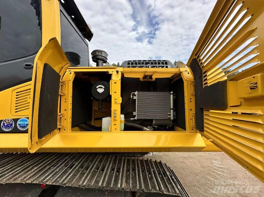Komatsu PC 220 Гусеничные экскаваторы