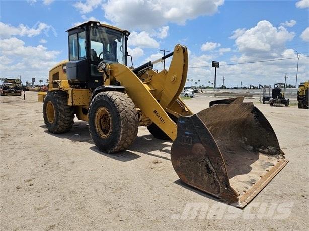 CAT 966M Фронтальные погрузчики