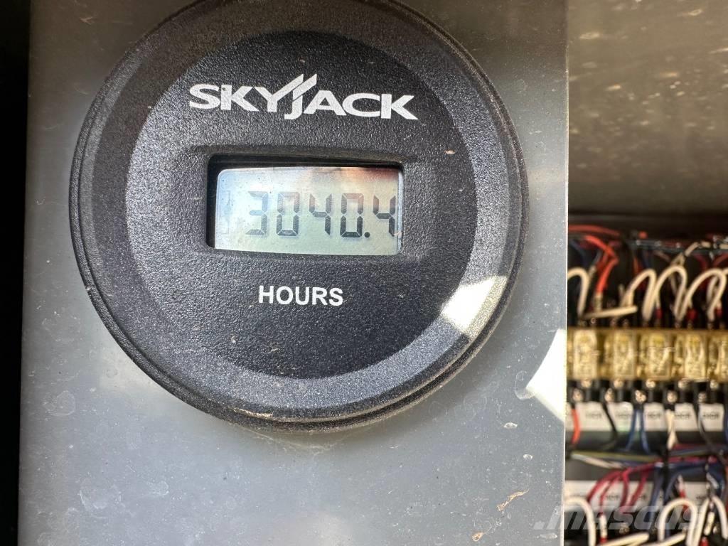 SkyJack SJ 8841 RT Ножничные подъемники