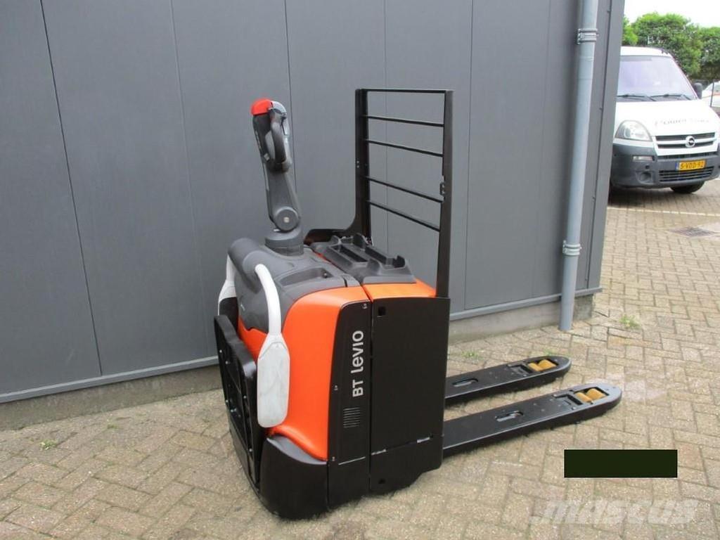 Toyota LPE200 Самоходные электрические тележки