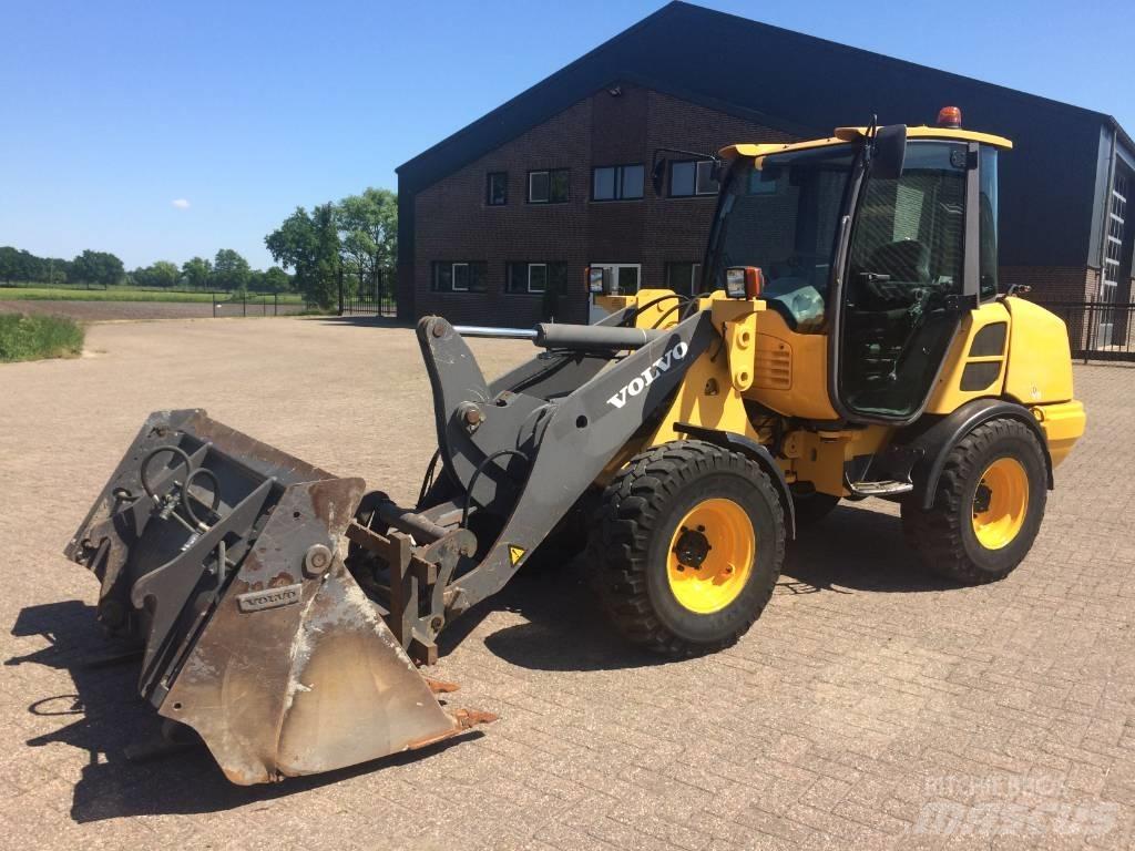 Volvo L 25 F Фронтальные погрузчики