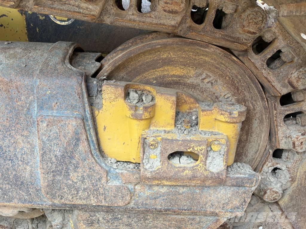 Komatsu D65PX-18 Гусеничные бульдозеры