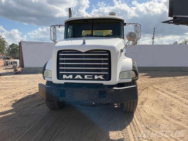 Mack CTP 713 B Специальные грузовики