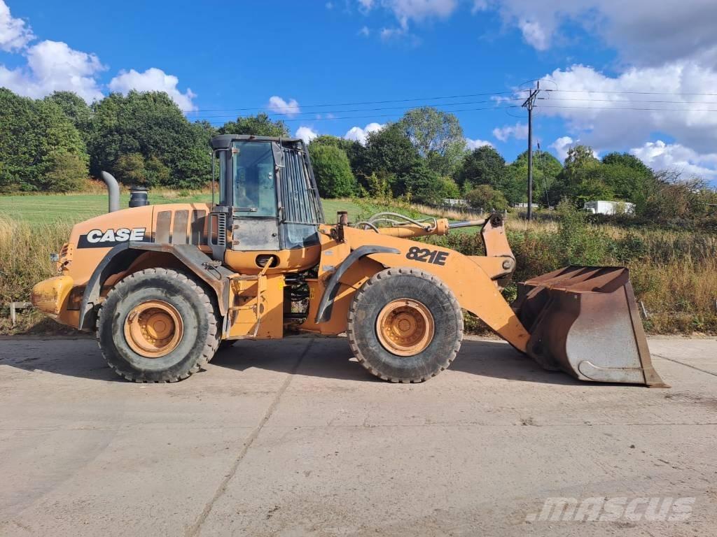 CASE 821 E XR Фронтальные погрузчики