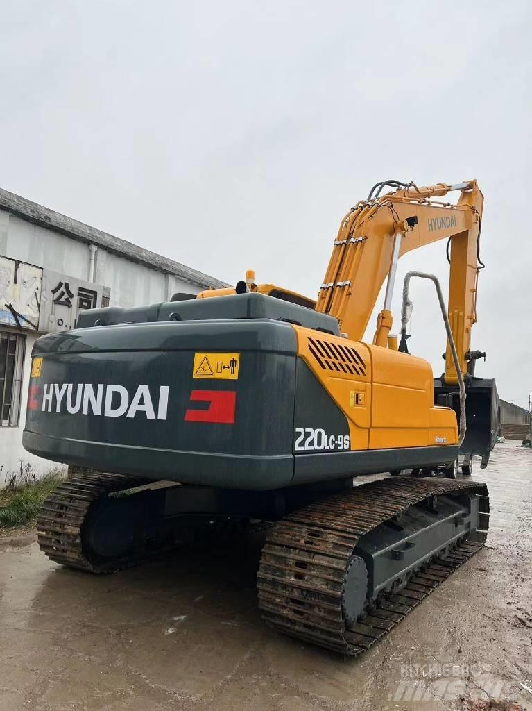 Hyundai R220LC-9S Гусеничные экскаваторы