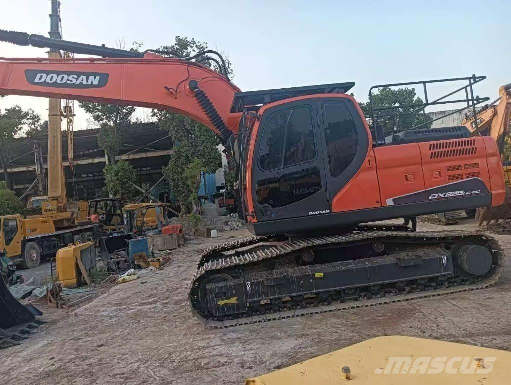 Doosan DX 225 Фронтальные погрузчики