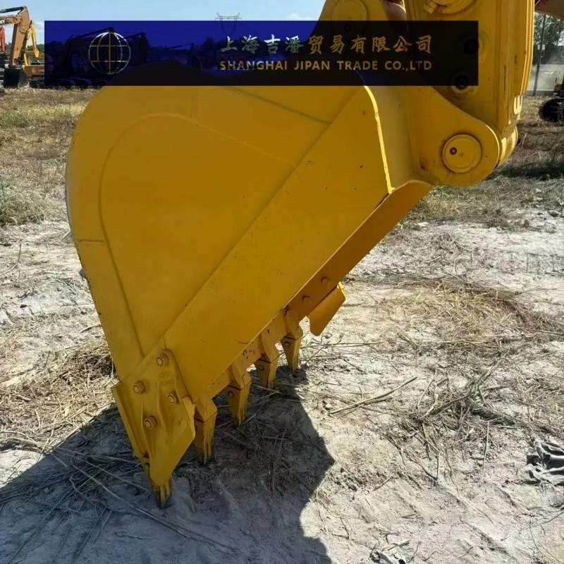 Komatsu PC 210 Гусеничные экскаваторы