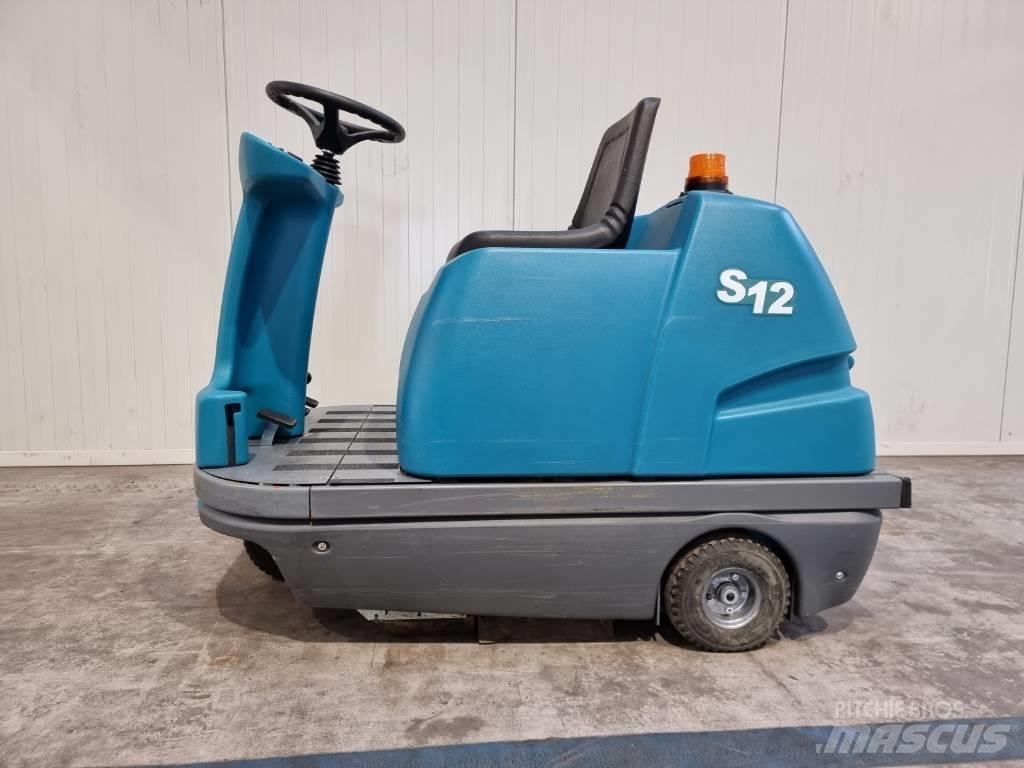 Tennant S12 Вакуумные уборочные машины
