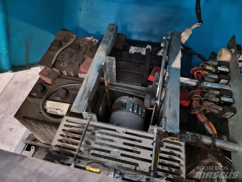 Tennant S12 Вакуумные уборочные машины