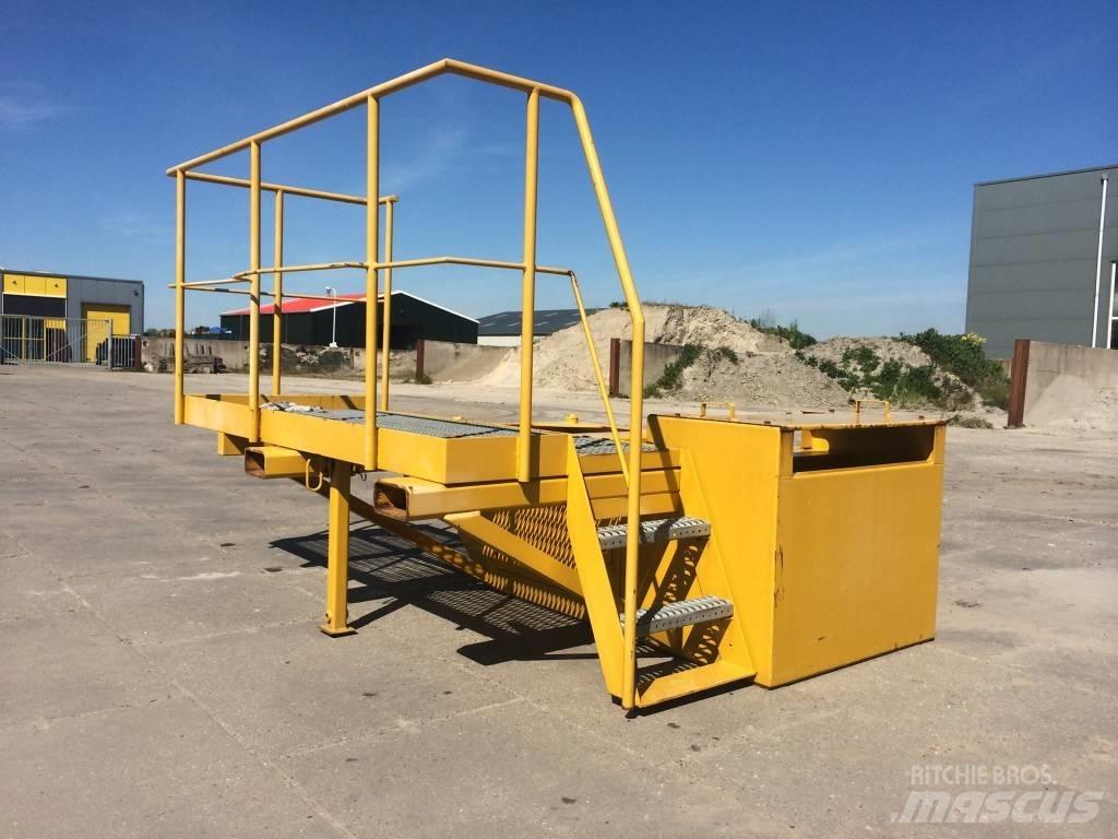Hitachi EX455 Кабины и интерьер