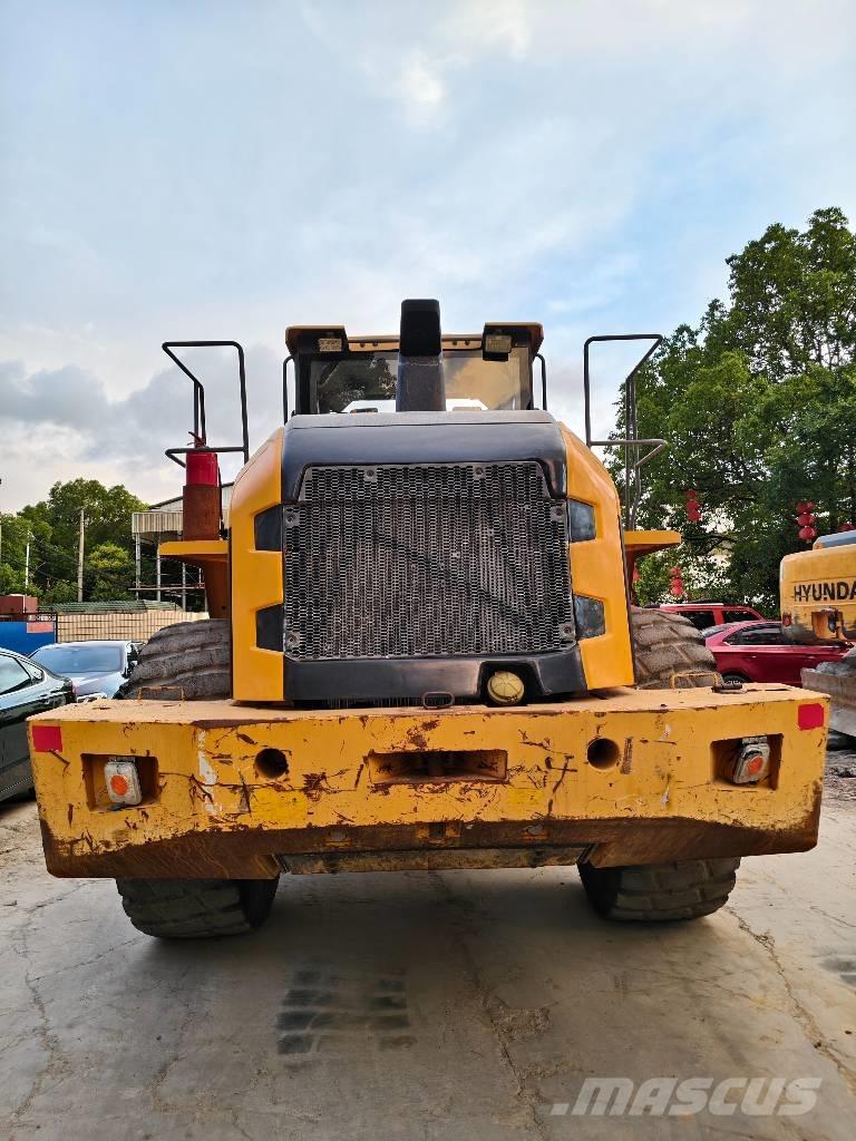 Volvo L 120 Фронтальные погрузчики
