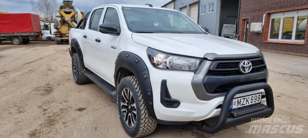 Toyota Hilux Бортовые фургоны