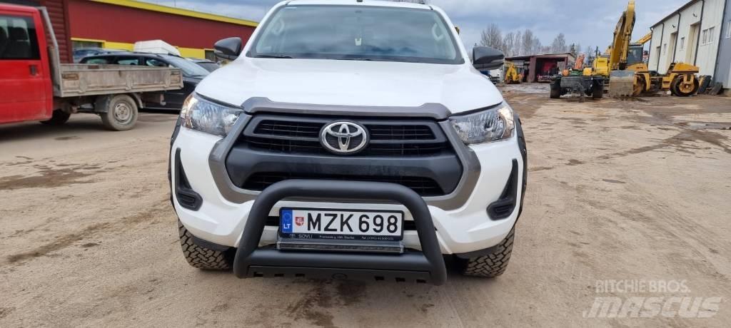 Toyota Hilux Бортовые фургоны