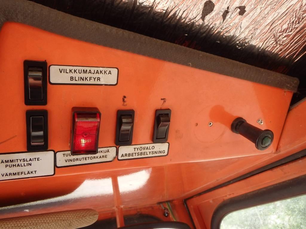 Kubota L 245 DT Коммунальные тракторы
