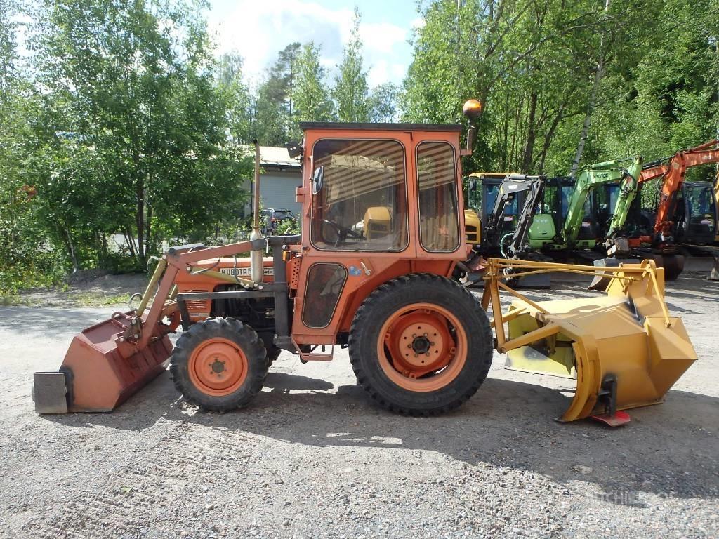 Kubota L 245 DT Коммунальные тракторы