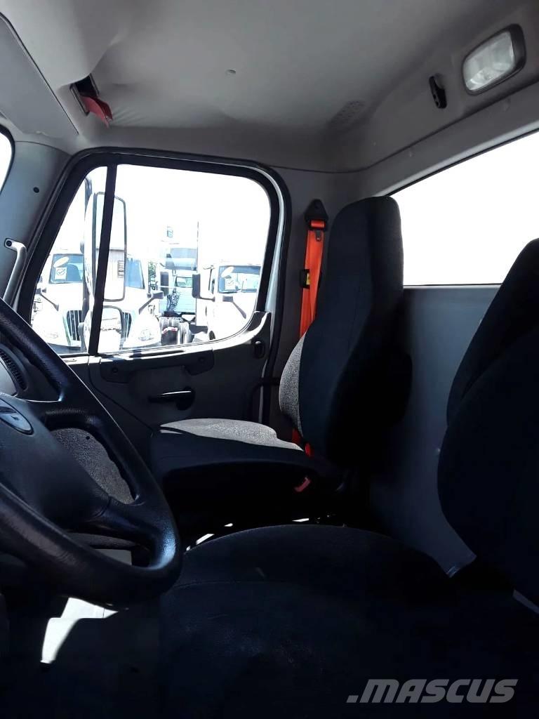 Freightliner M2 Грузовики для доставки напитков
