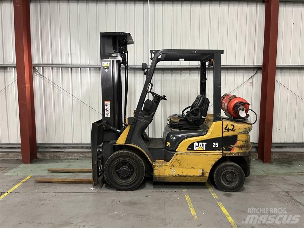 CAT GP25NT Газовые погрузчики
