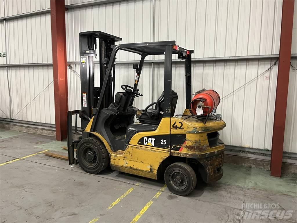 CAT GP25NT Газовые погрузчики