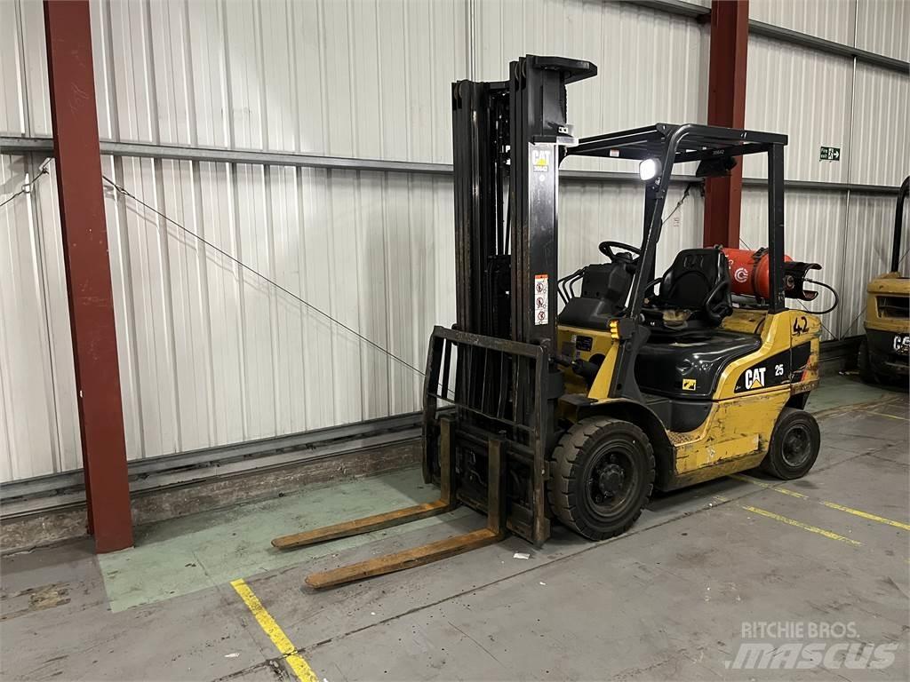 CAT GP25NT Газовые погрузчики