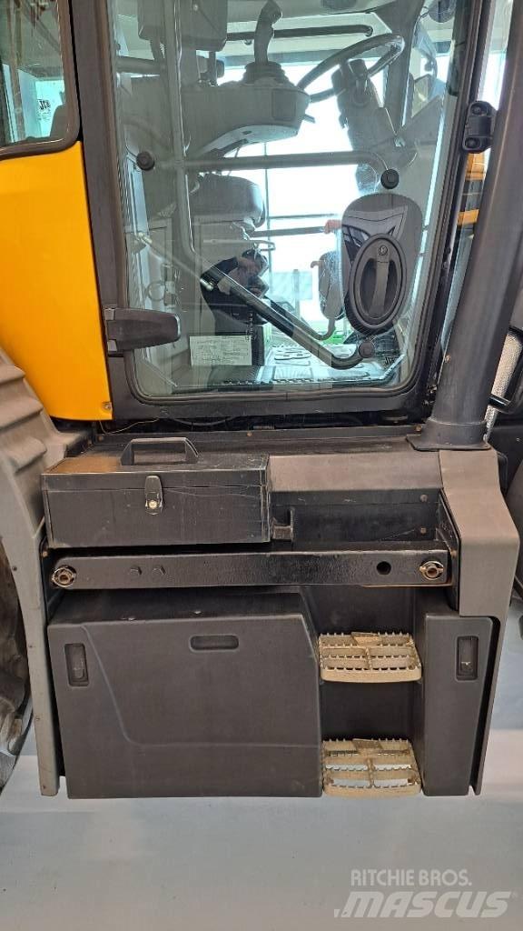 JCB Fastrac 4220 Трактора